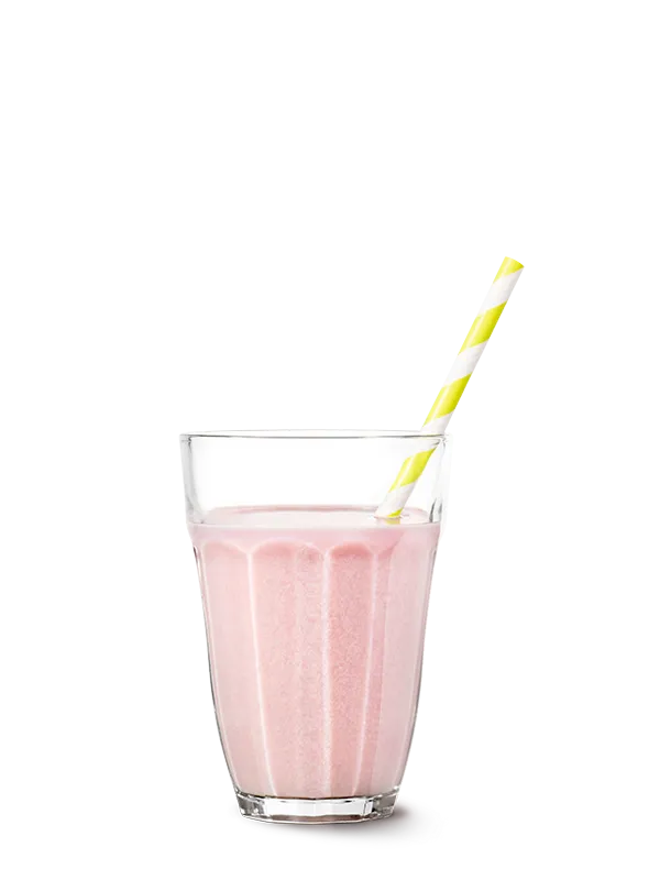 Fotografía de producto y fotomontaje: vaso de batido de vainilla con pajita a rayas rojas. Silueteado técnico y retoque de cristales realizado por Somos Estrategia Visual en Barcelona.