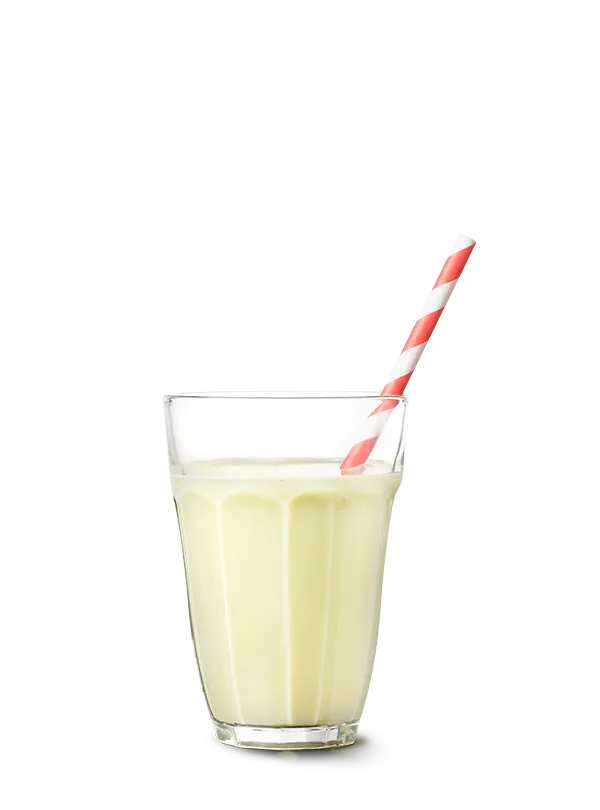 Fotografía de producto y fotomontaje digital: vaso de batido cremoso con pajita decorativa sobre fondo transparente. Producción técnica realizada por Somos Estrategia Visual en Barcelona.